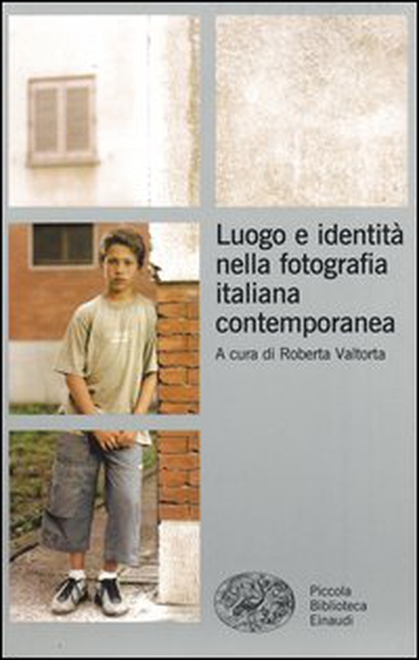 Luogo e identità nella fotografia italiana contemporanea - Librerie.coop Luogo e identità nella fotografia italiana contemporanea - Librerie.coop