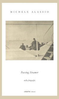 Passing steamer. Nella fotografia - Librerie.coop