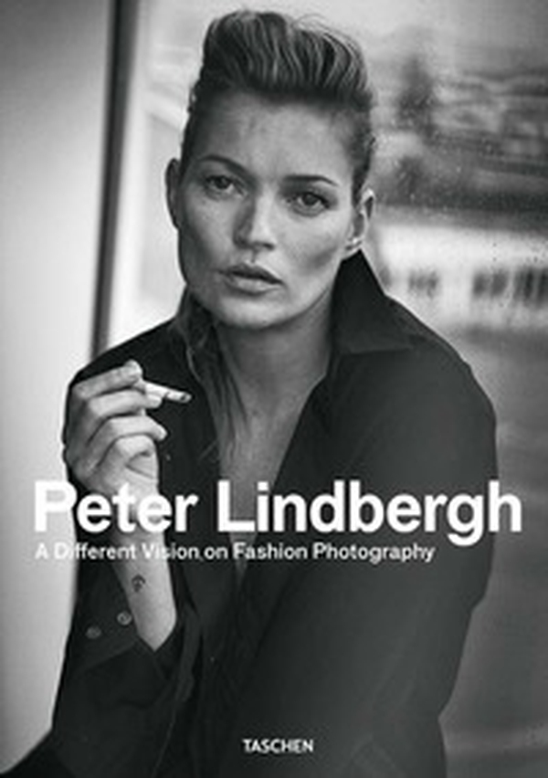 Peter Lindbergh. A different vision on fashion photography. Catalogo della mostra (Rotterdam, 10 settembre 2016-12 febbraio 2017). Ediz. italiana, spagnola e inglese - Librerie.coop Peter Lindbergh. A different vision on fashion photography. Catalogo della mostra (Rotterdam, 10 settembre 2016-12 febbraio 2017). Ediz. italiana, spagnola e inglese - Librerie.coop