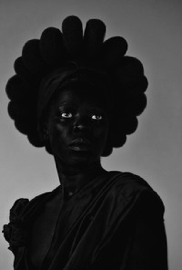 Zanele Muholi Somnyama Ngonyama. Ave, leonessa nera - Librerie.coop Zanele Muholi Somnyama Ngonyama. Ave, leonessa nera - Librerie.coop