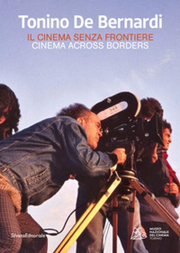 Tonino De Bernardi. Il cinema senza frontiere. Ediz. italiana e inglese - Librerie.coop Tonino De Bernardi. Il cinema senza frontiere. Ediz. italiana e inglese - Librerie.coop